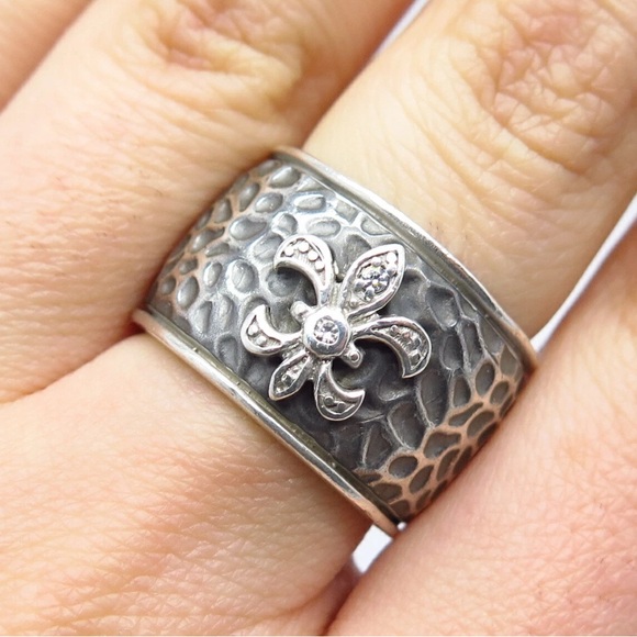 Vintage Elegant Silver Fleur-de-Lis Ring